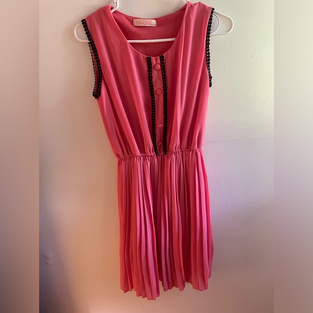 Vintage, stone flower party dress! Great color and detail!